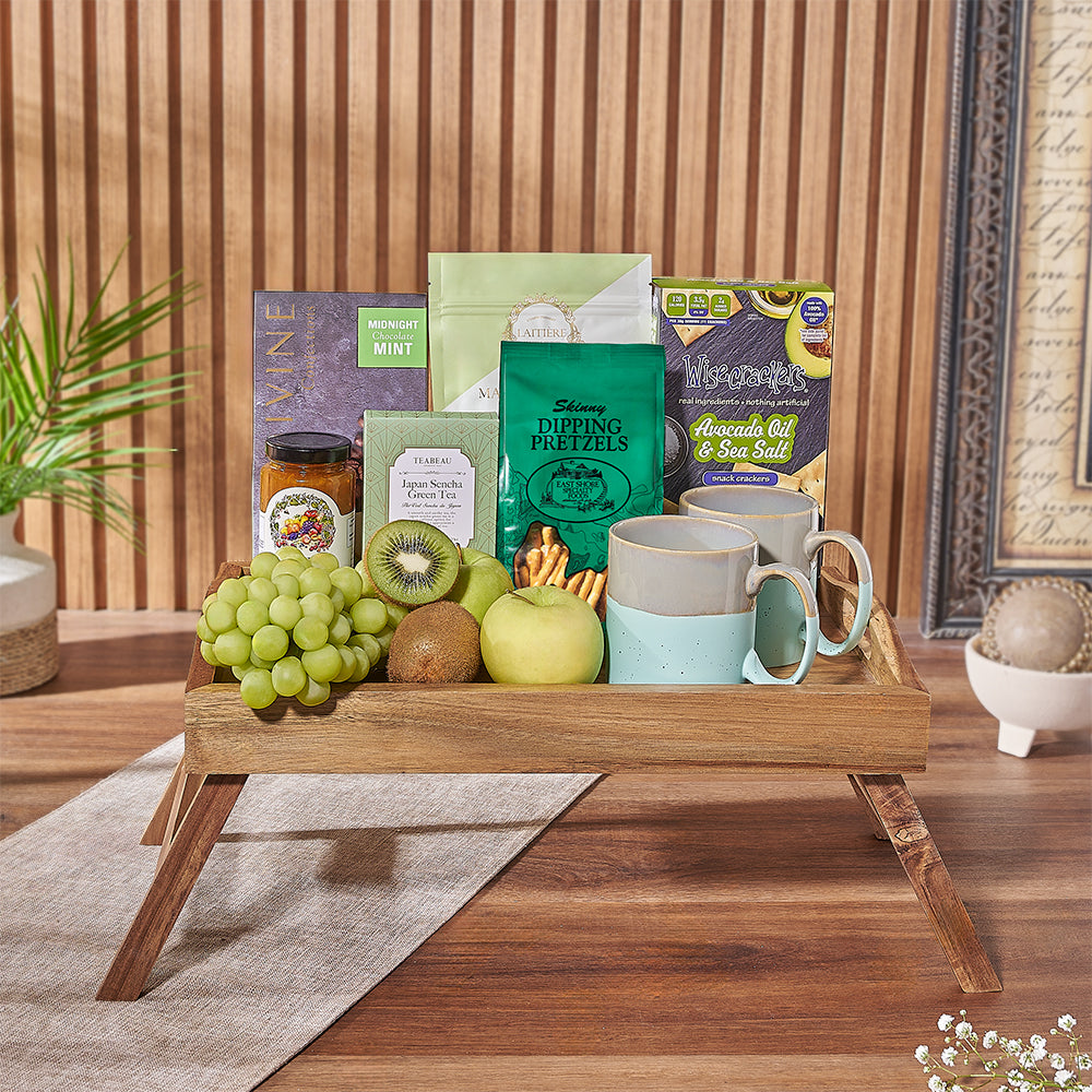 Snack Bed Tray with Acacia Frame – how the gift is presented