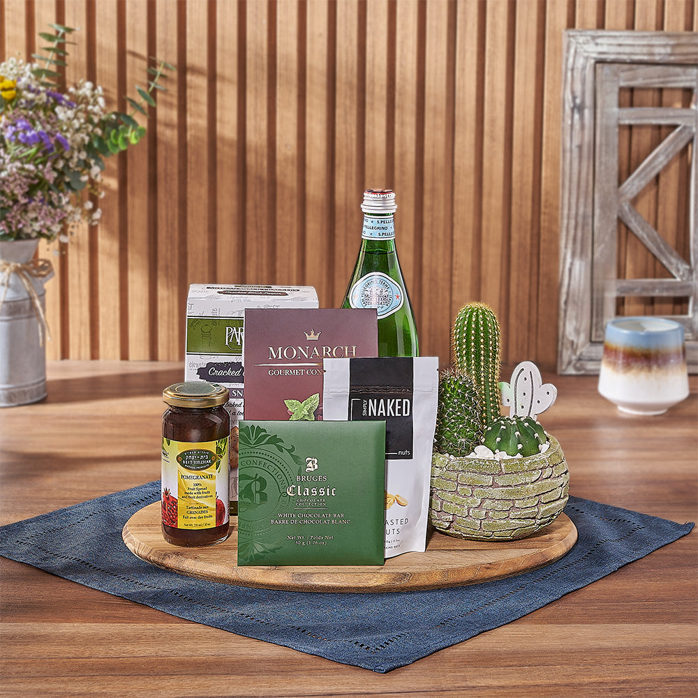 Kosher Gourmet Gift Basket with Cacti – how the gift is presented