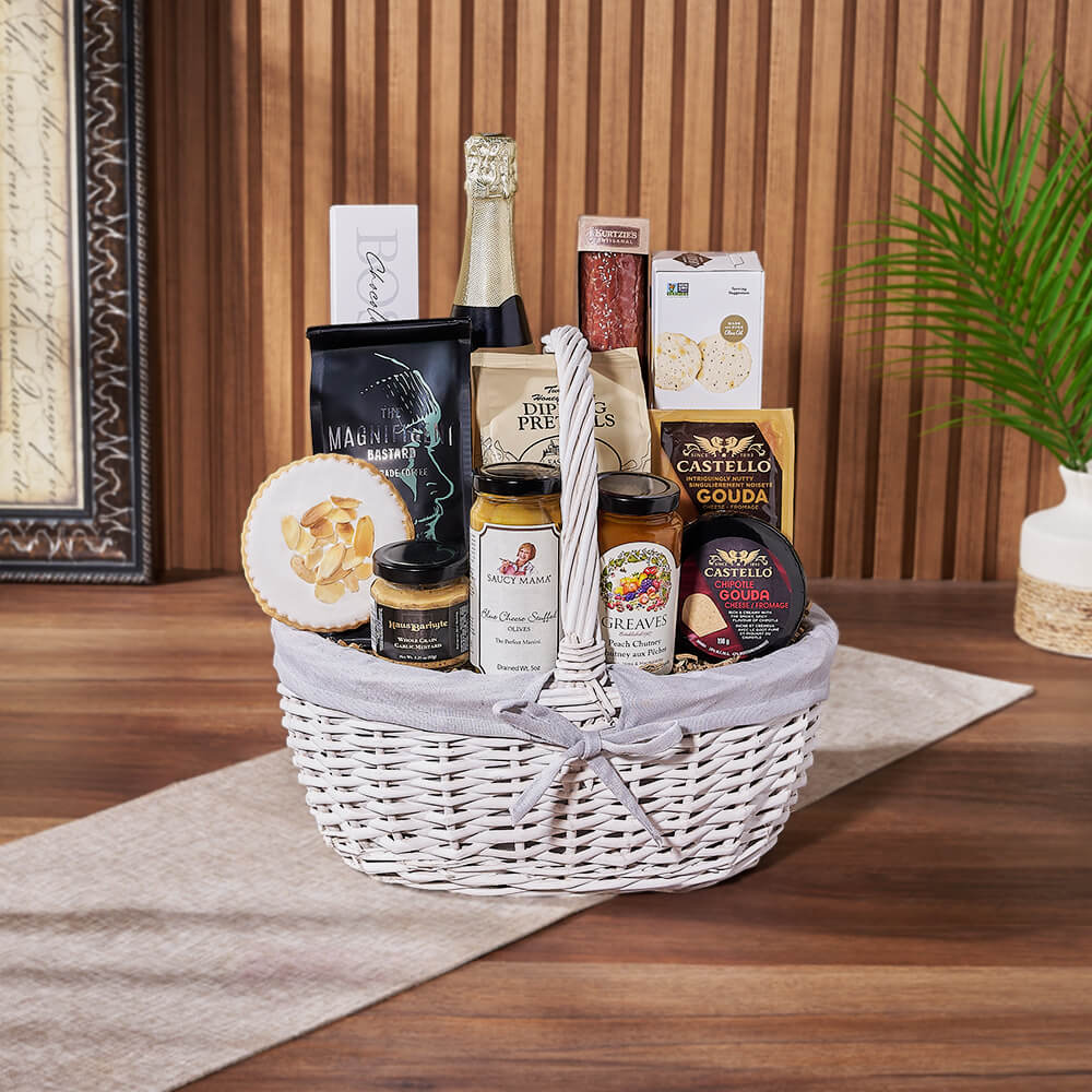 Gourmet Sparkling Wine Basket with Cheese and Chutney in White Wicker – how the gift is presented