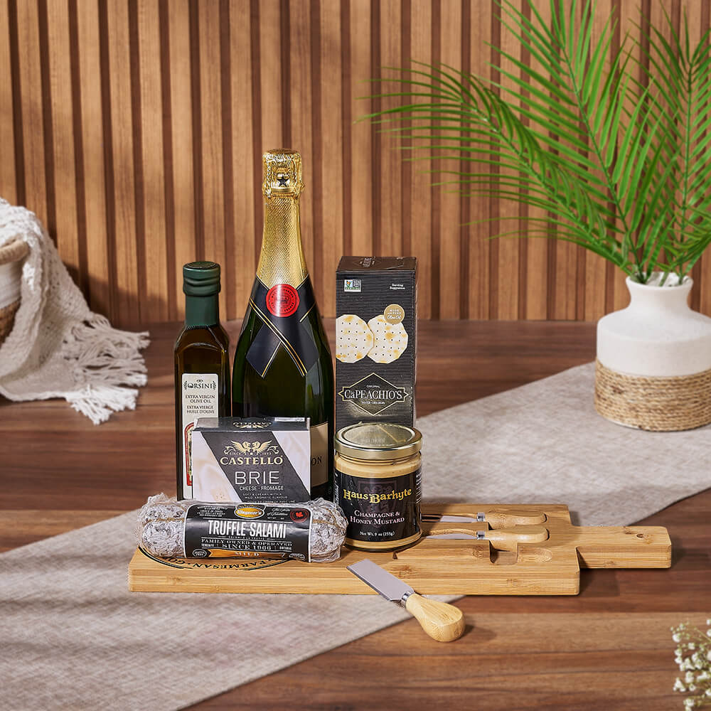 Gourmet Sparkling Wine Gift Basket with Brie and Truffle Salami – how the gift is presented
