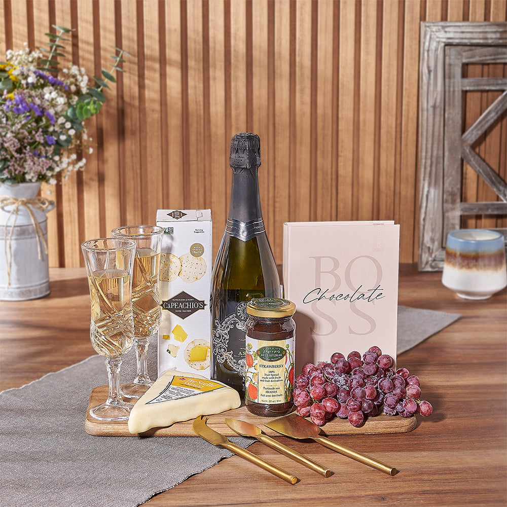 Kosher Sparkling Wine Gift with Cheese – how the gift is presented