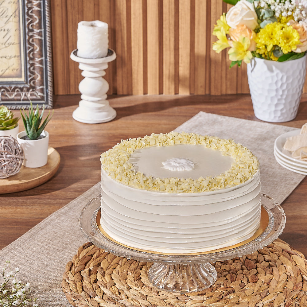 Classic Vanilla Buttercream 3-Layer Cake – how the gift is presented