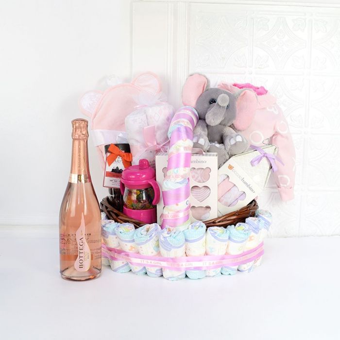 Baby Diaper Gift Basket with Champagne – how the gift is presented