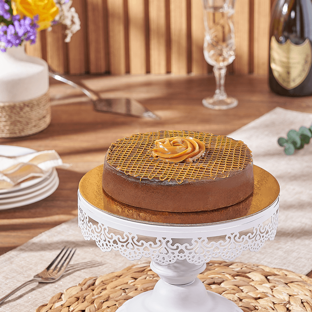 Rich Flourless Chocolate Cake Dessert – how the gift is presented
