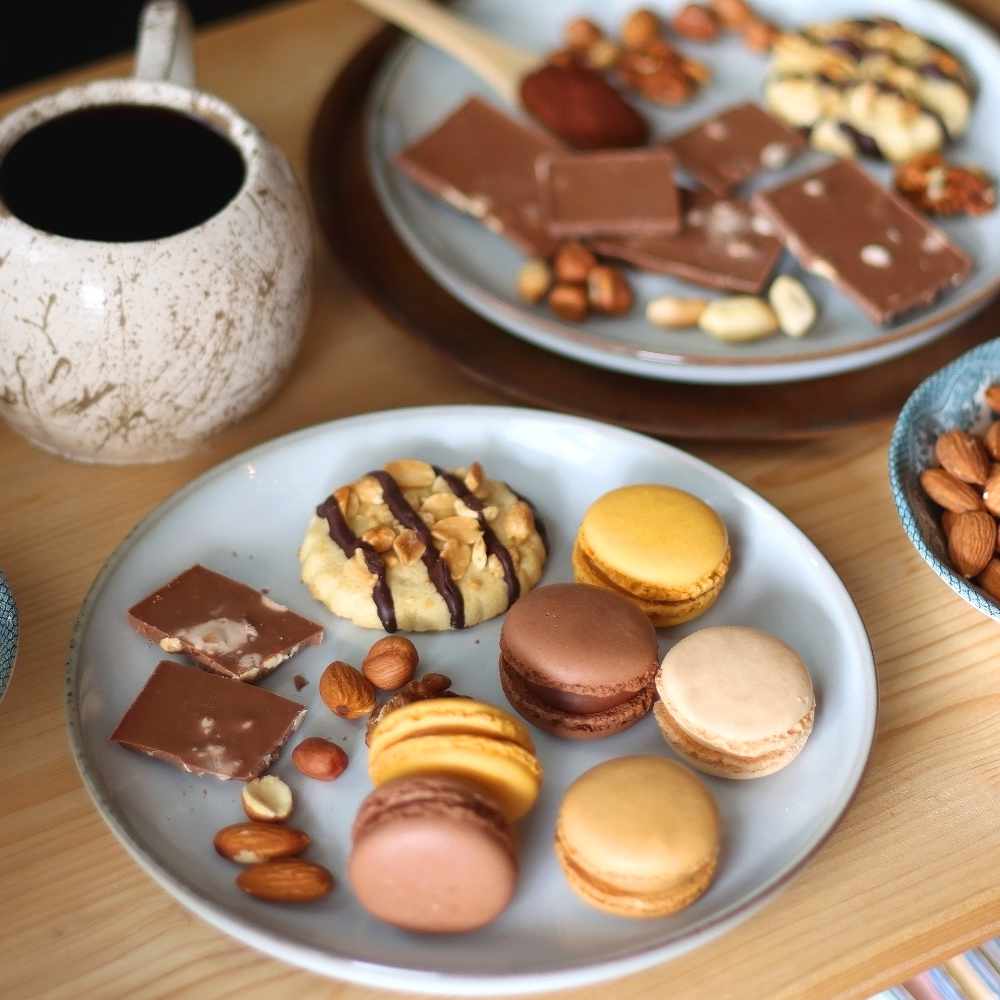 Toronto Baskets - Chocolate, Cookies, Macarons, Scarborough Delivery Toronto Baskets - Chocolate, Cookies, Macarons, Scarborough Delivery