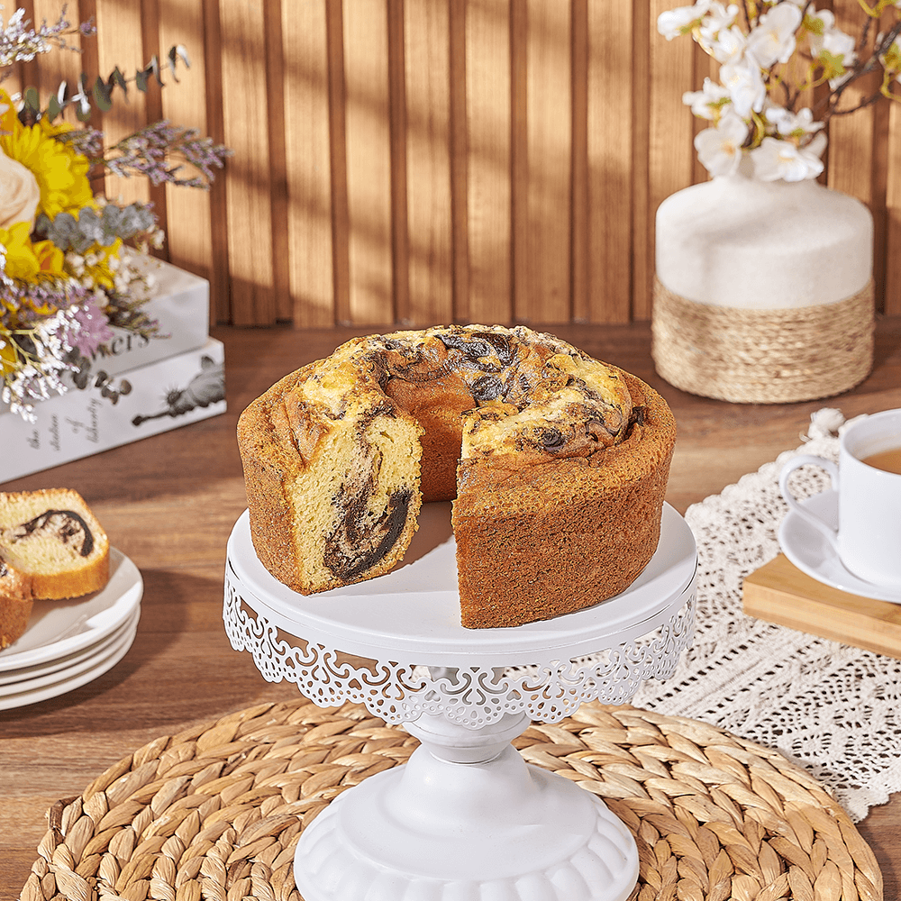 Crack Top Marble Cake – how the gift is presented
