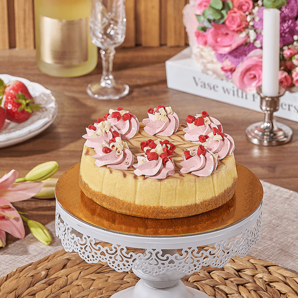 6-Inch Strawberry Cheesecake Dessert – how the gift is presented
