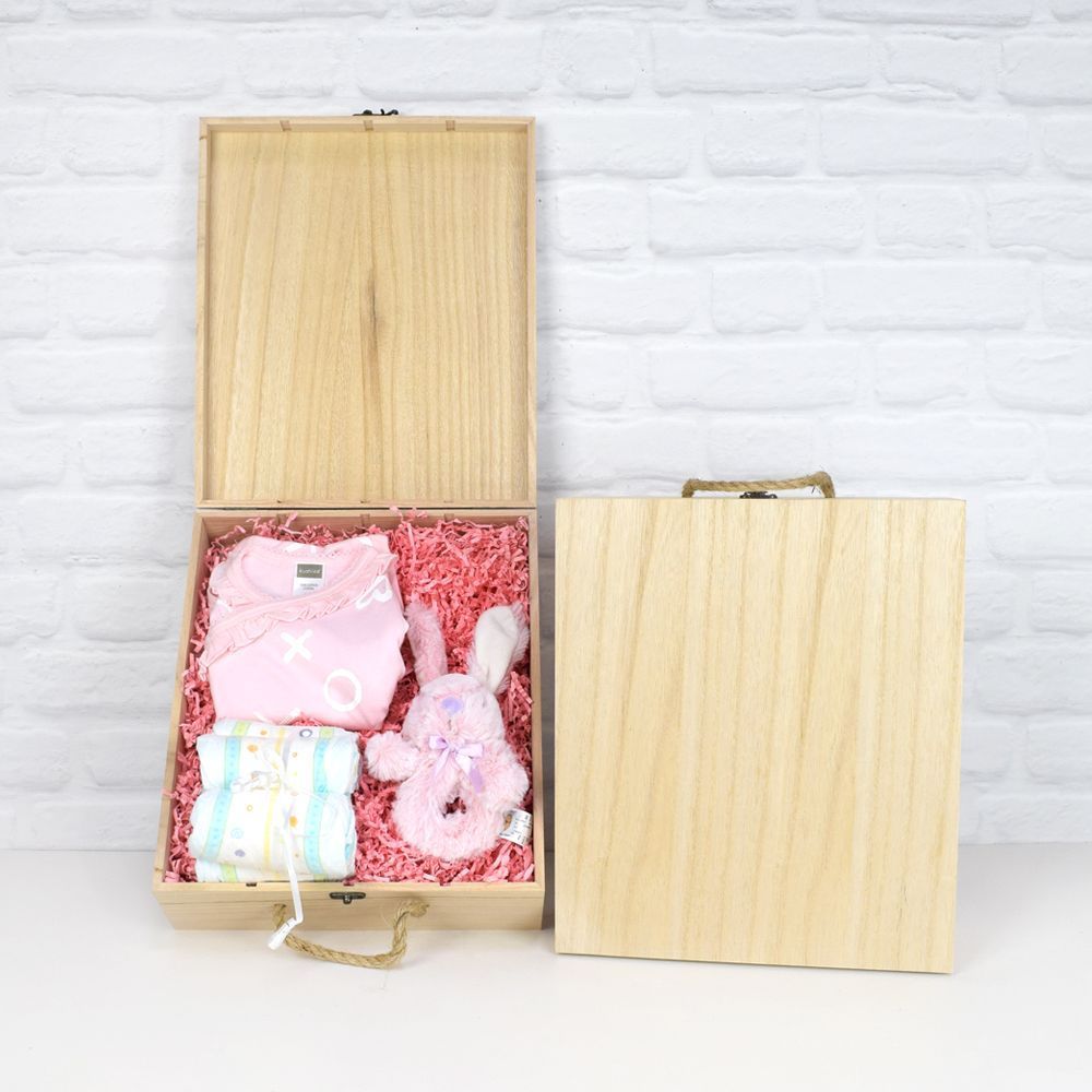 Baby Girl Gift Set with Rattle – how the gift is presented