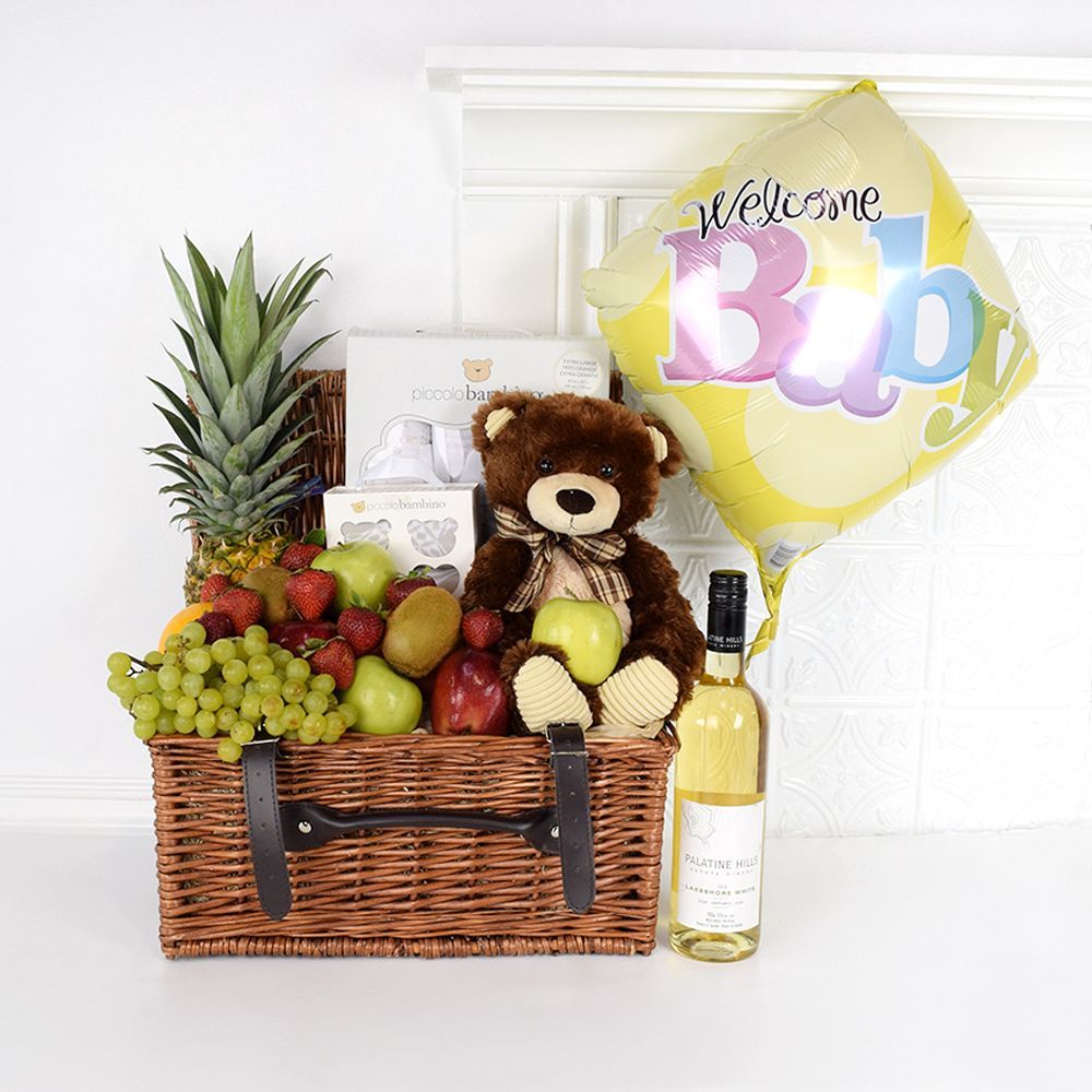 Wine and Fruit Basket in Wicker – how the gift is presented