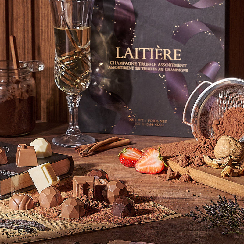 Chocolate pieces with strawberries and a champagne flute