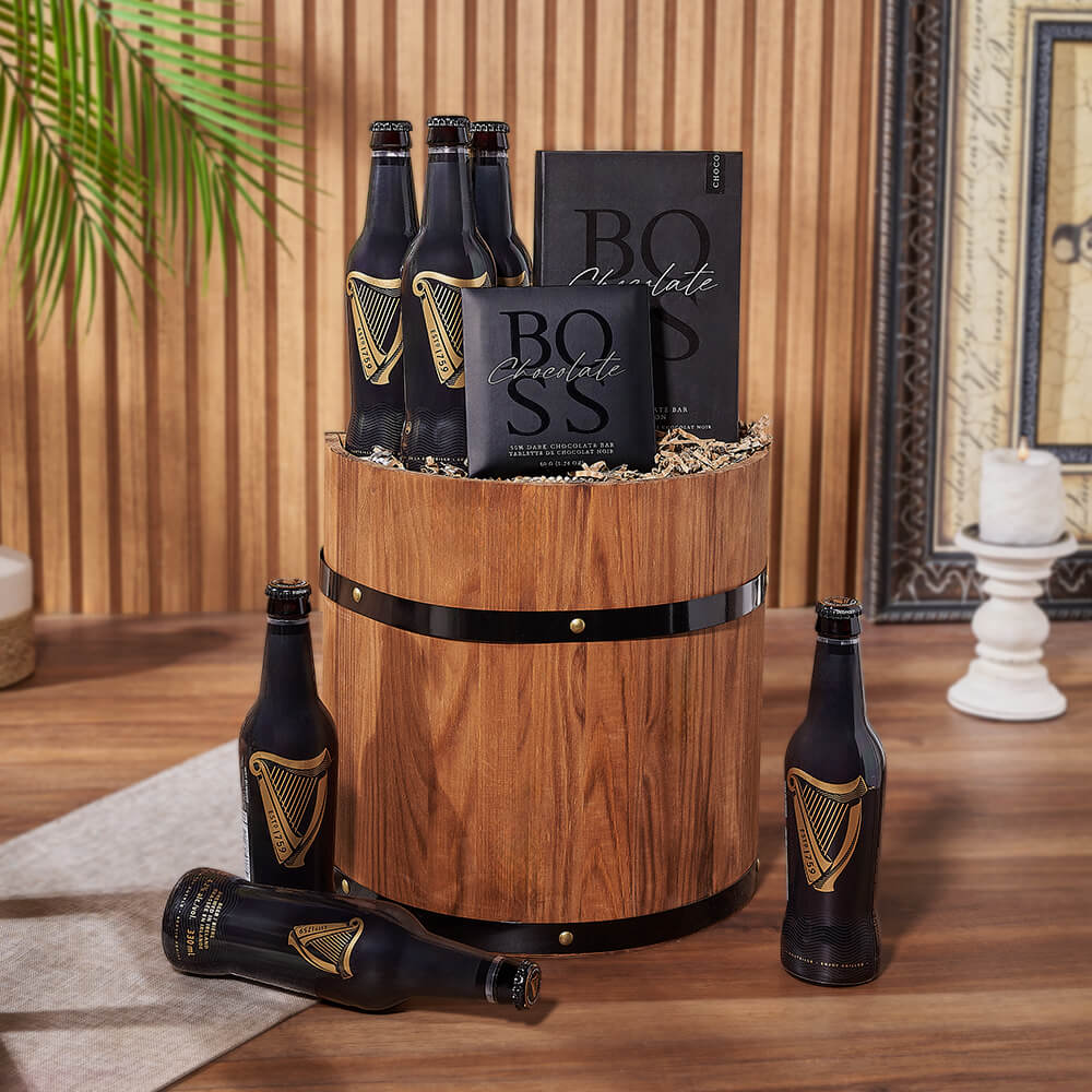 Wooden Beer Barrel Gift with Chocolates – how the gift is presented