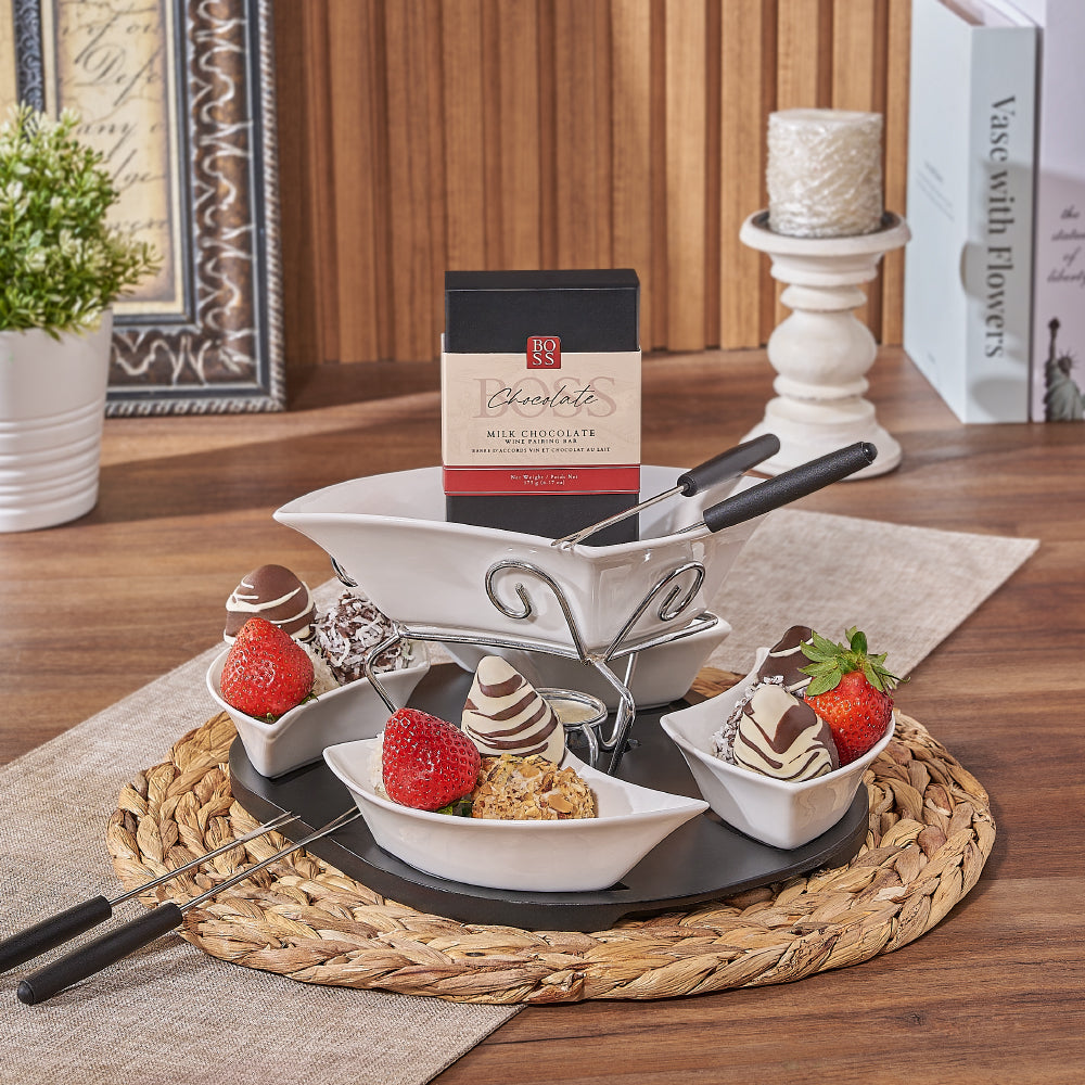 Chocolate Fondue Ceramic Set with Milk Chocolate Brick and Fresh Strawberries – how the gift is presented