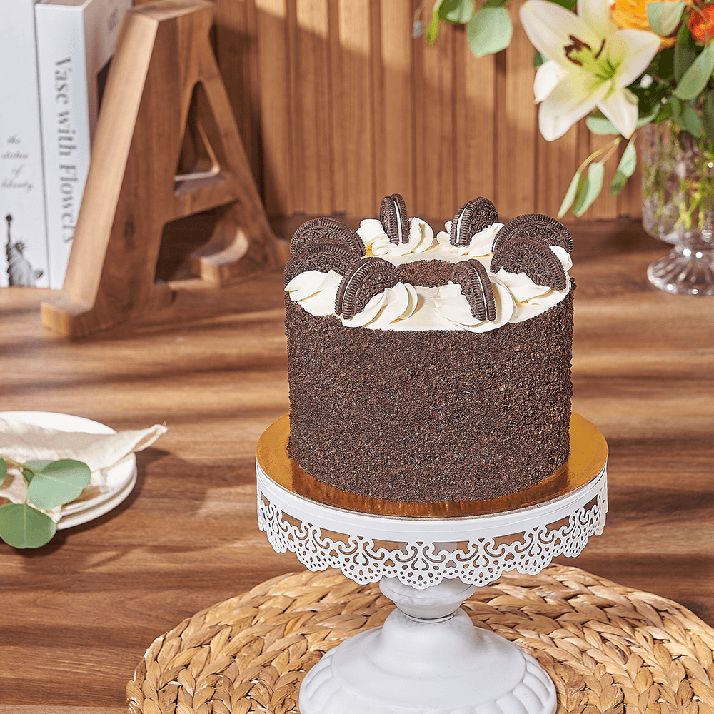 Oreo Crumble 6 Inch Cake with Vanilla Frosting – how the gift is presented