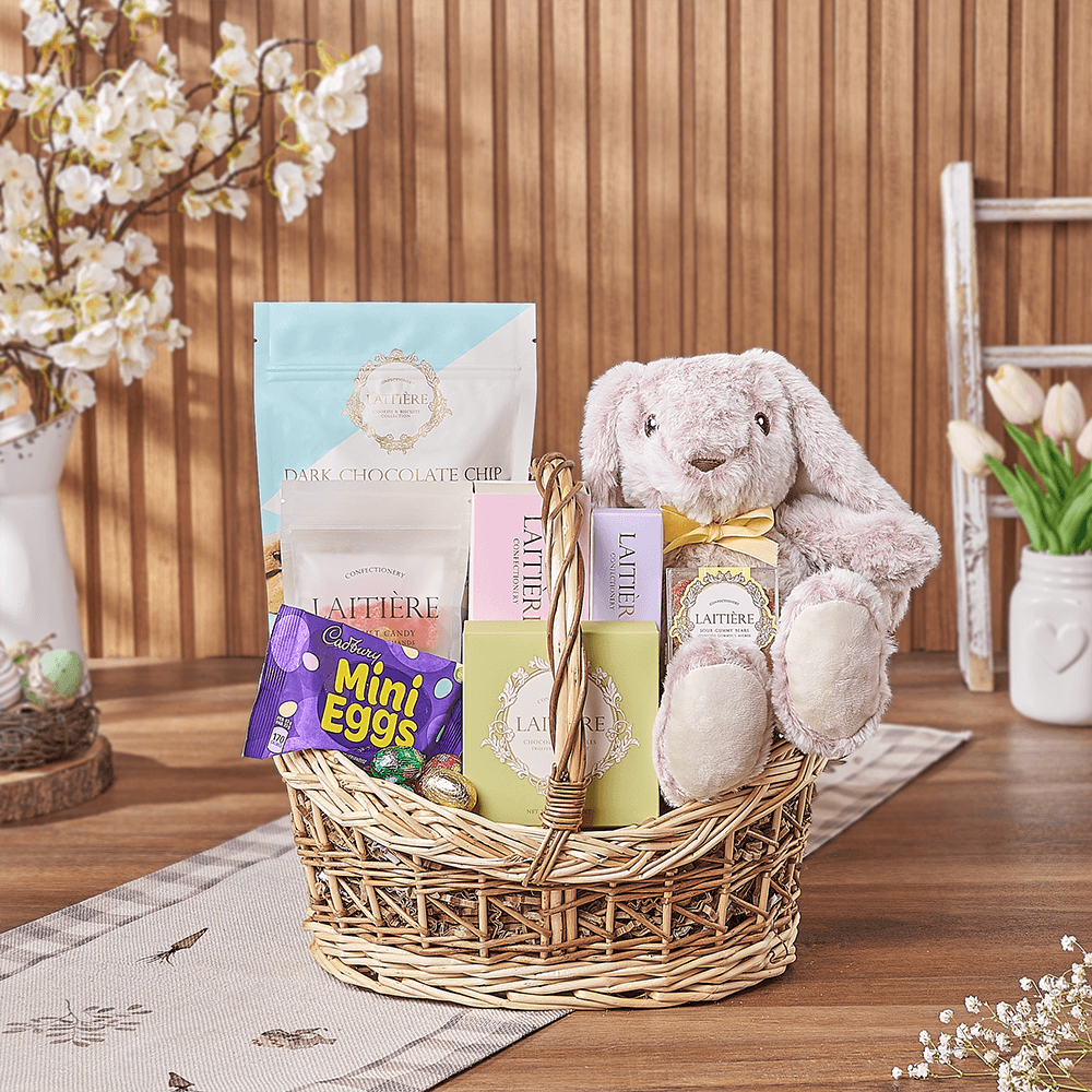 33 cm Easter Gift Basket with Plush Bunny and Premium Sweets – how the gift is presented