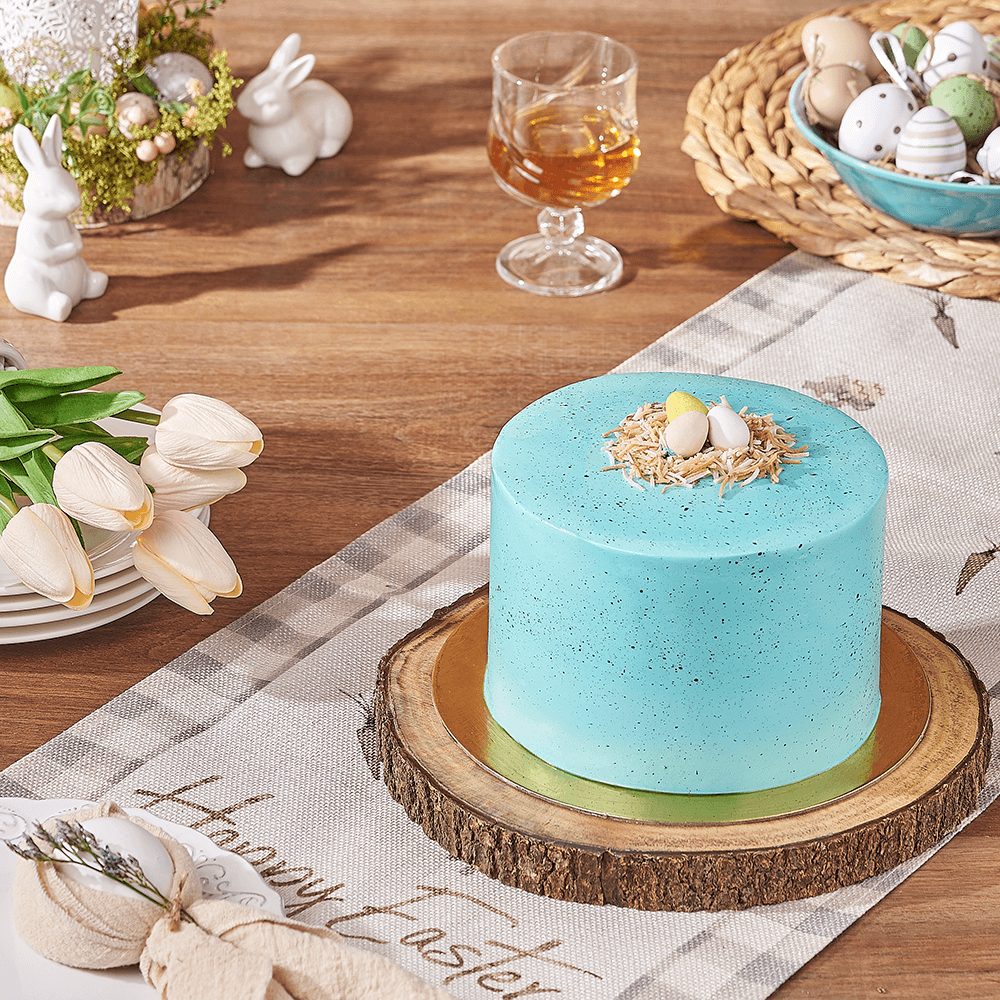 Easter Vanilla Cake with Candy Egg and Coconut Nest Decoration – how the gift is presented