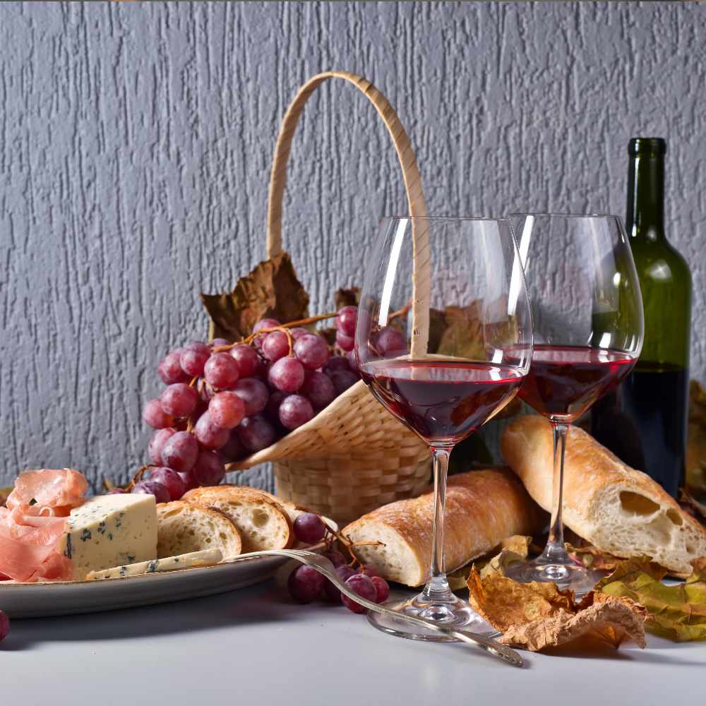 Toronto Baskets - Wine gifts, wines, liquor, gourmet gifts, cheese, fruits, nuts, charcuterie, Etobicoke Gift Baskets Delivery.