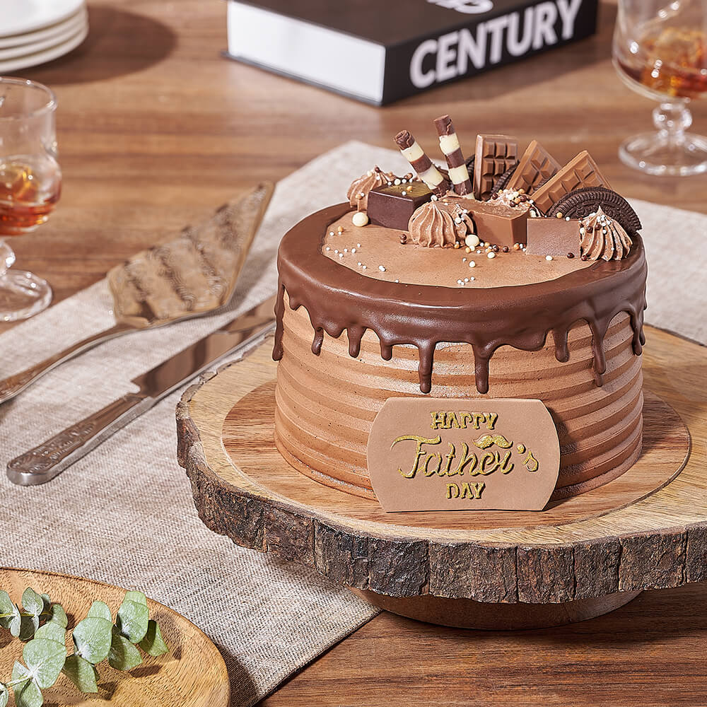 Father's Day Celebration Cake with Chocolate Icing – how the gift is presented