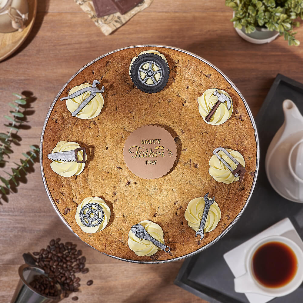 Giant Chocolate Chip Cookie Gift Basket for Father's Day – how the gift is presented