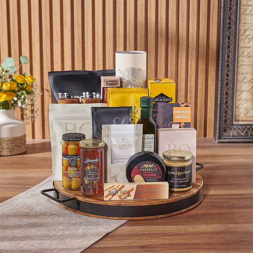Premium Whiskey Gift Basket with Artisanal Treats – how the gift is presented