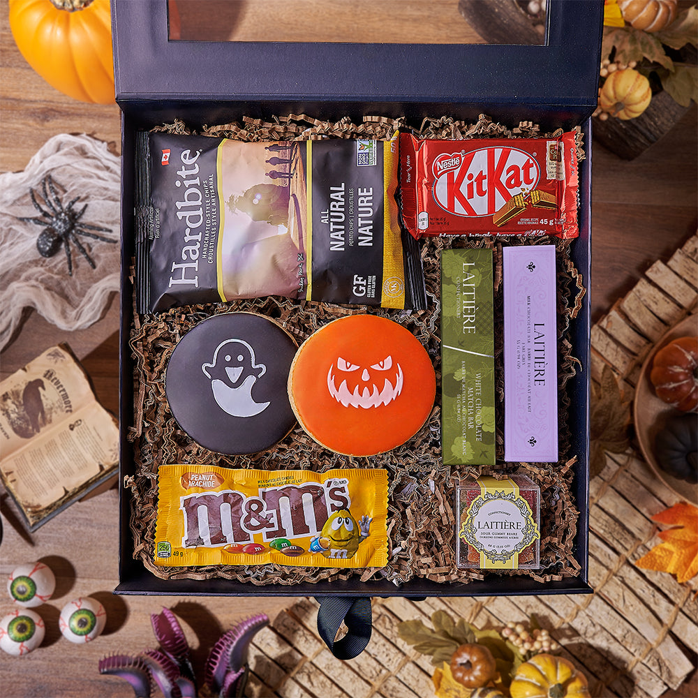 Halloween Gourmet Candy and Chips Gift Basket – how the gift is presented