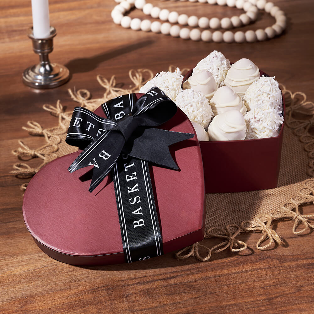 Heart-Shaped Chocolate Box with White Chocolate Strawberries – how the gift is presented
