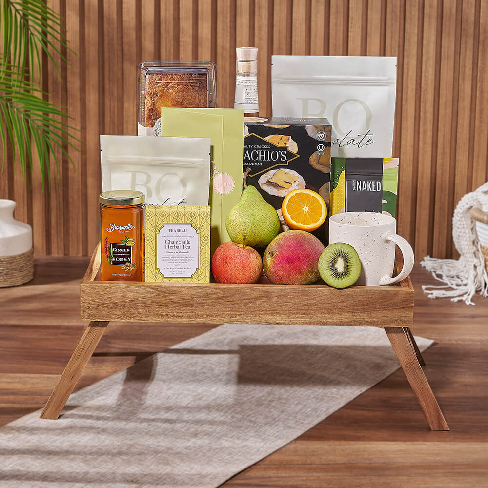 Liquor Gift Basket with Cinnamon Loaf – how the gift is presented