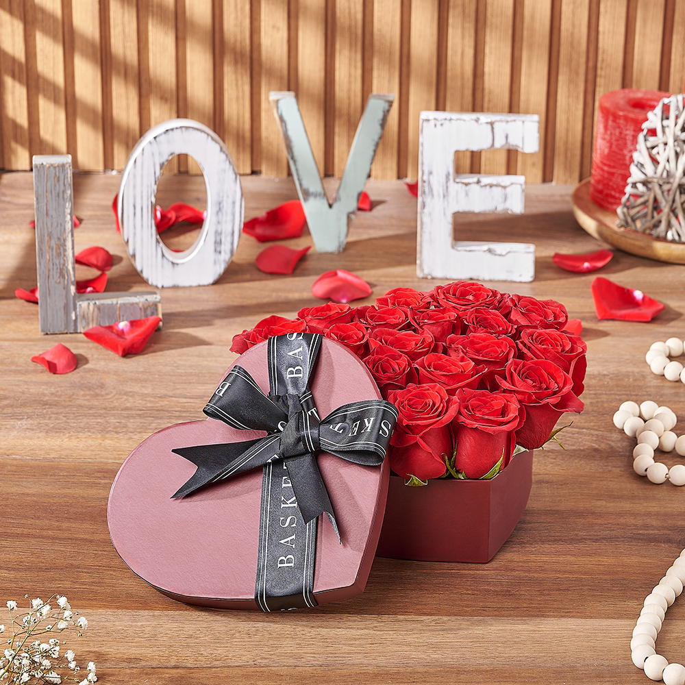 Heart Box with Red Roses – how the gift is presented