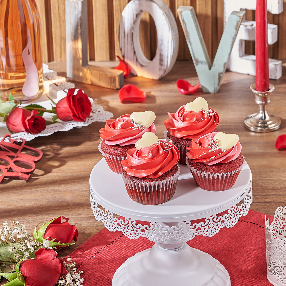 Red Velvet Cupcakes Topped with White Chocolate Hearts for Valentine's – how the gift is presented