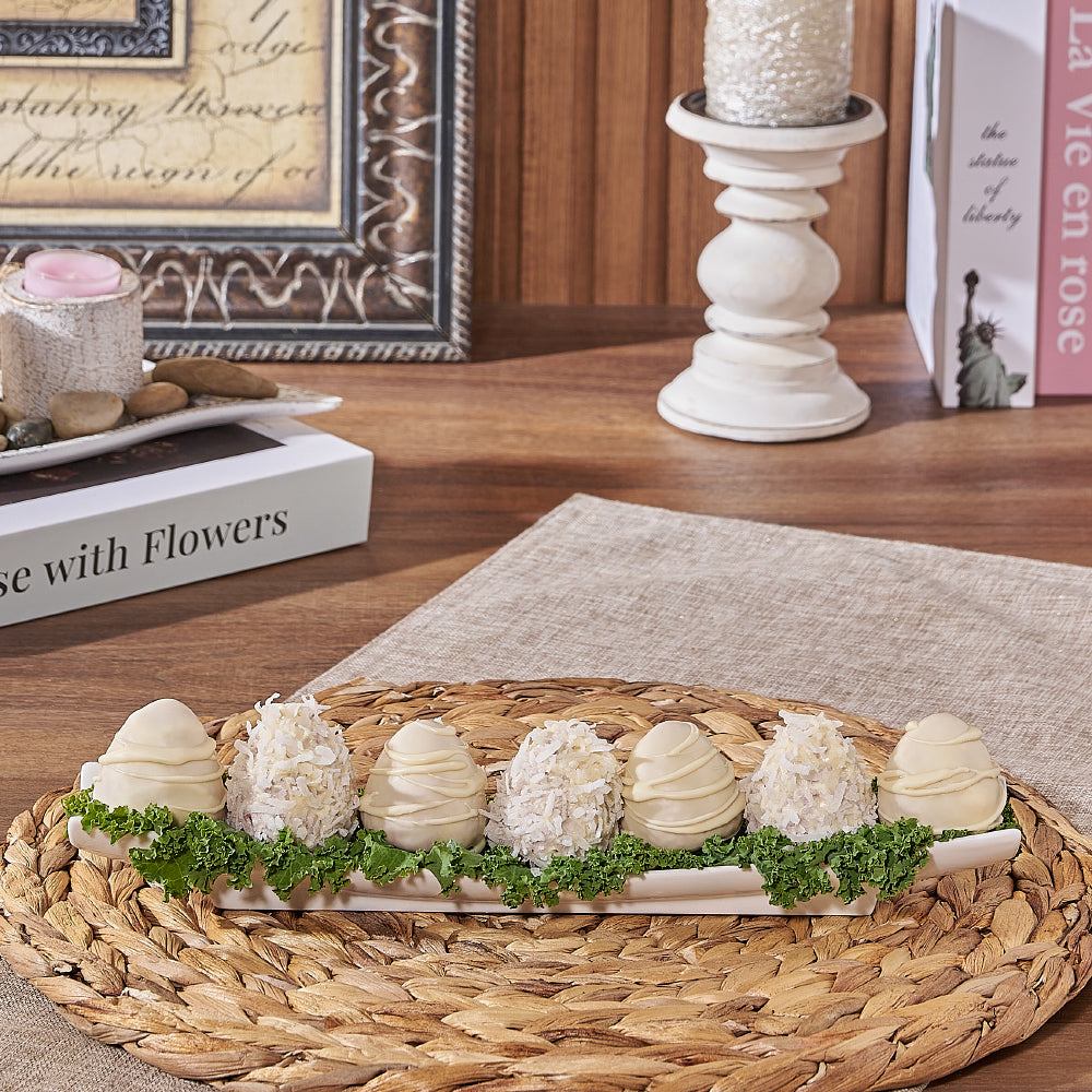 12-Inch Ceramic Dessert Plate with White Chocolate Strawberries – how the gift is presented