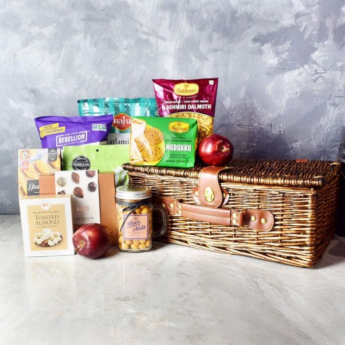 Diwali Snack and Fruit Basket – how the gift is presented