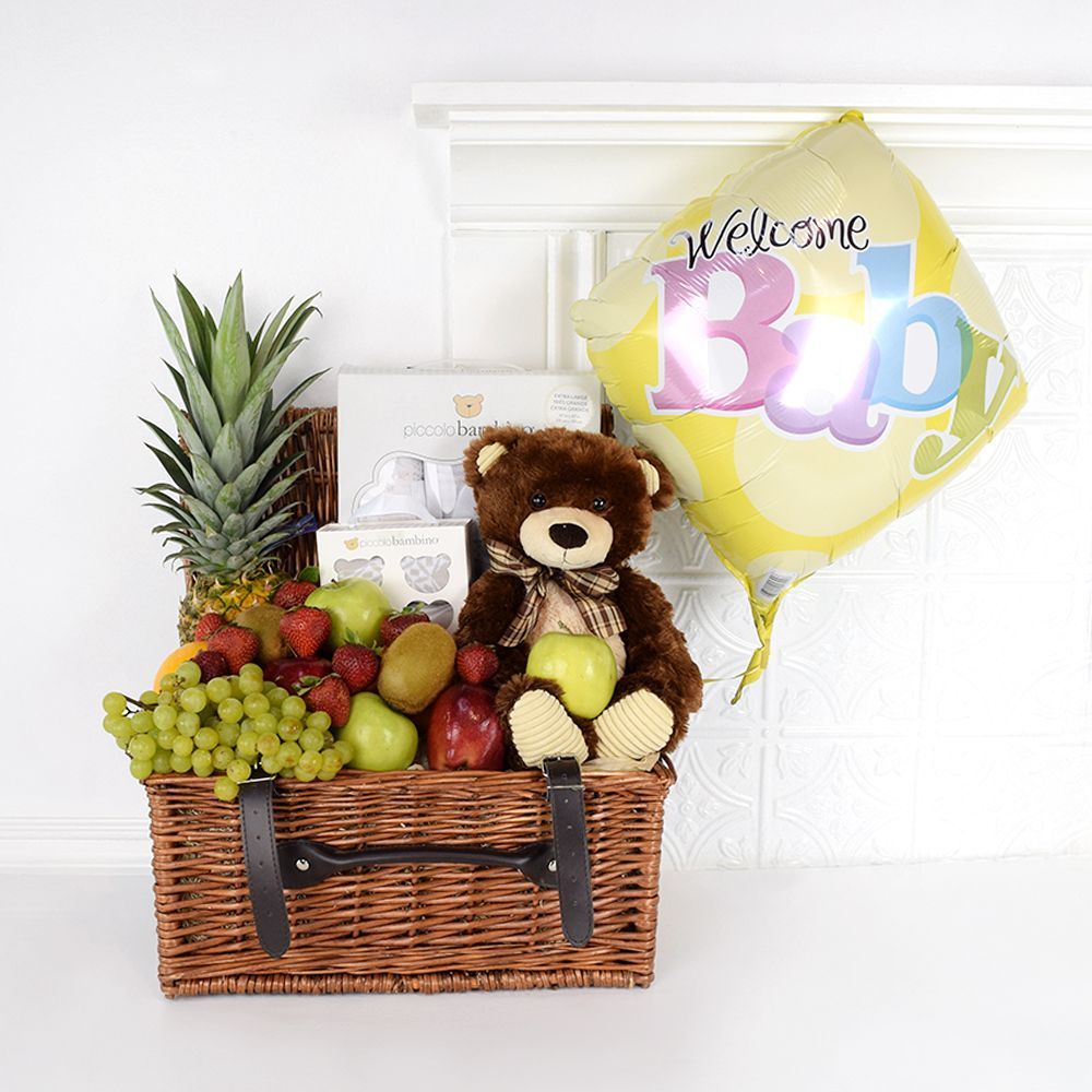 Baby Basket with Fruit and Plush – how the gift is presented